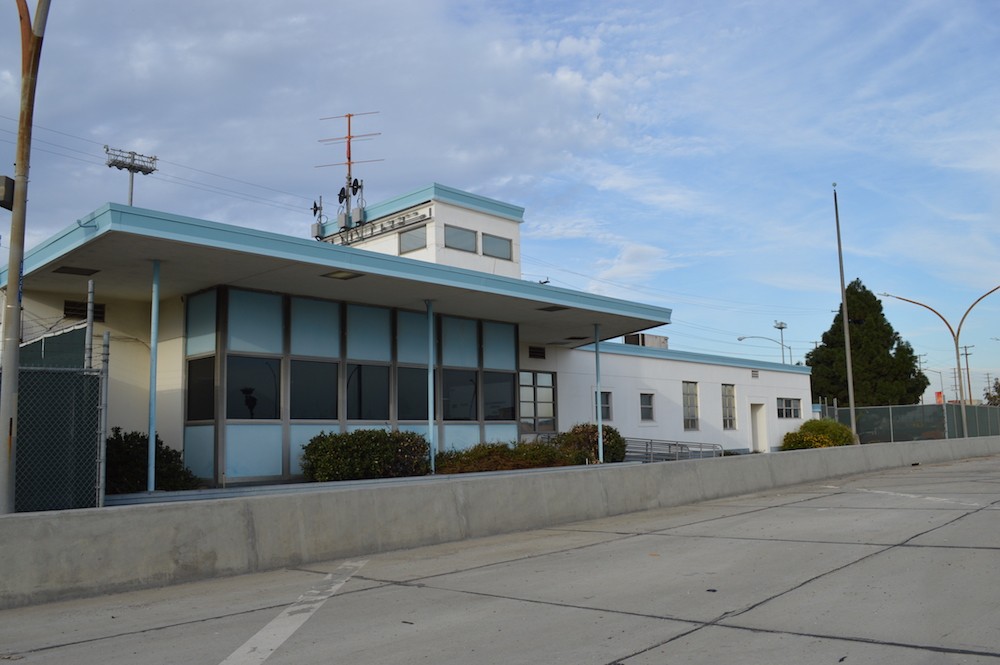 An Obscure Building Remains from Roosevelt Naval Base on the boundary of Long Beach